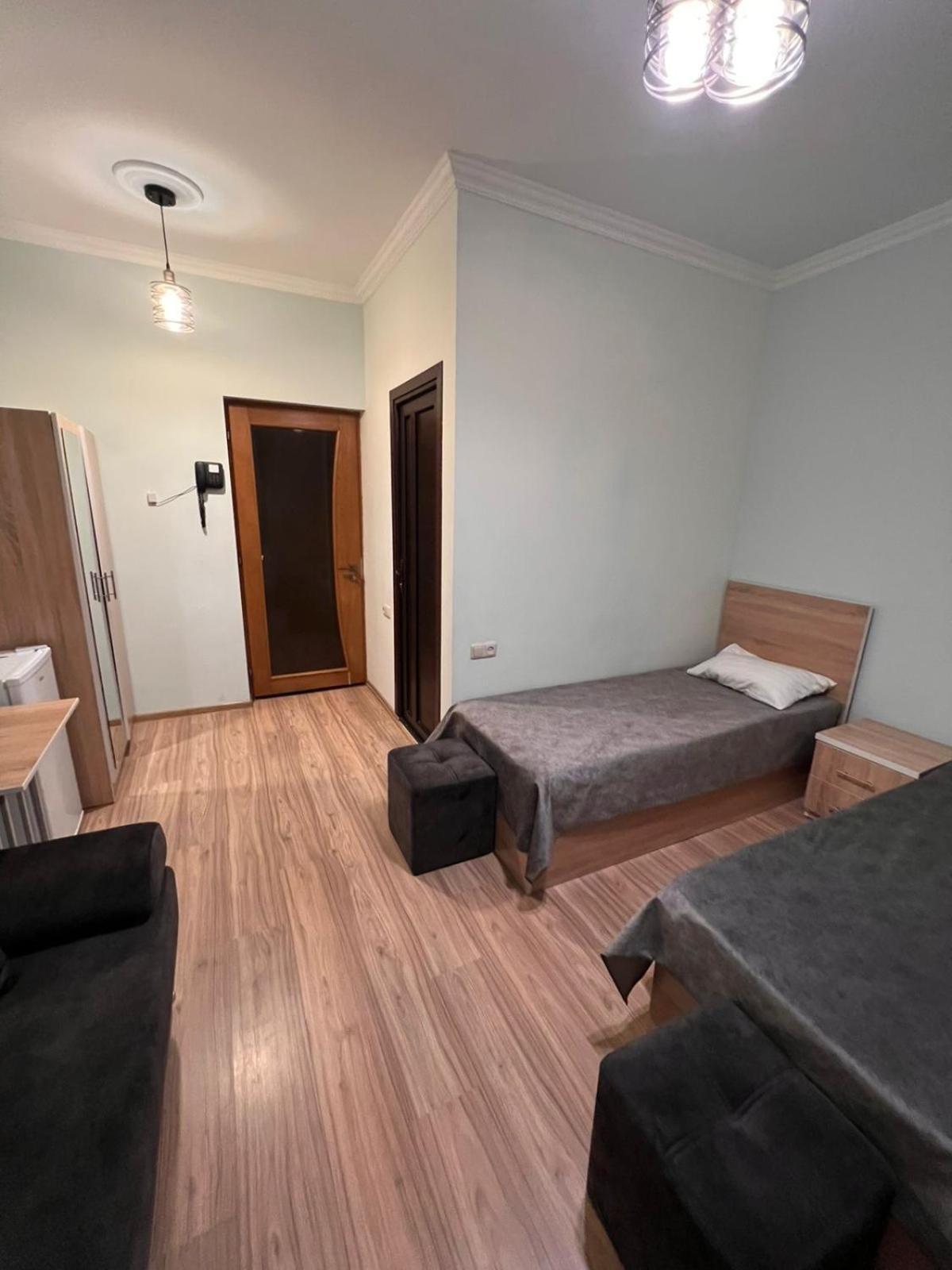 Decca Hotel Erivan Exterior foto